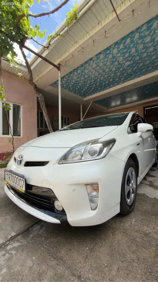 Toyota Prius 2014 · 1.8 AT
