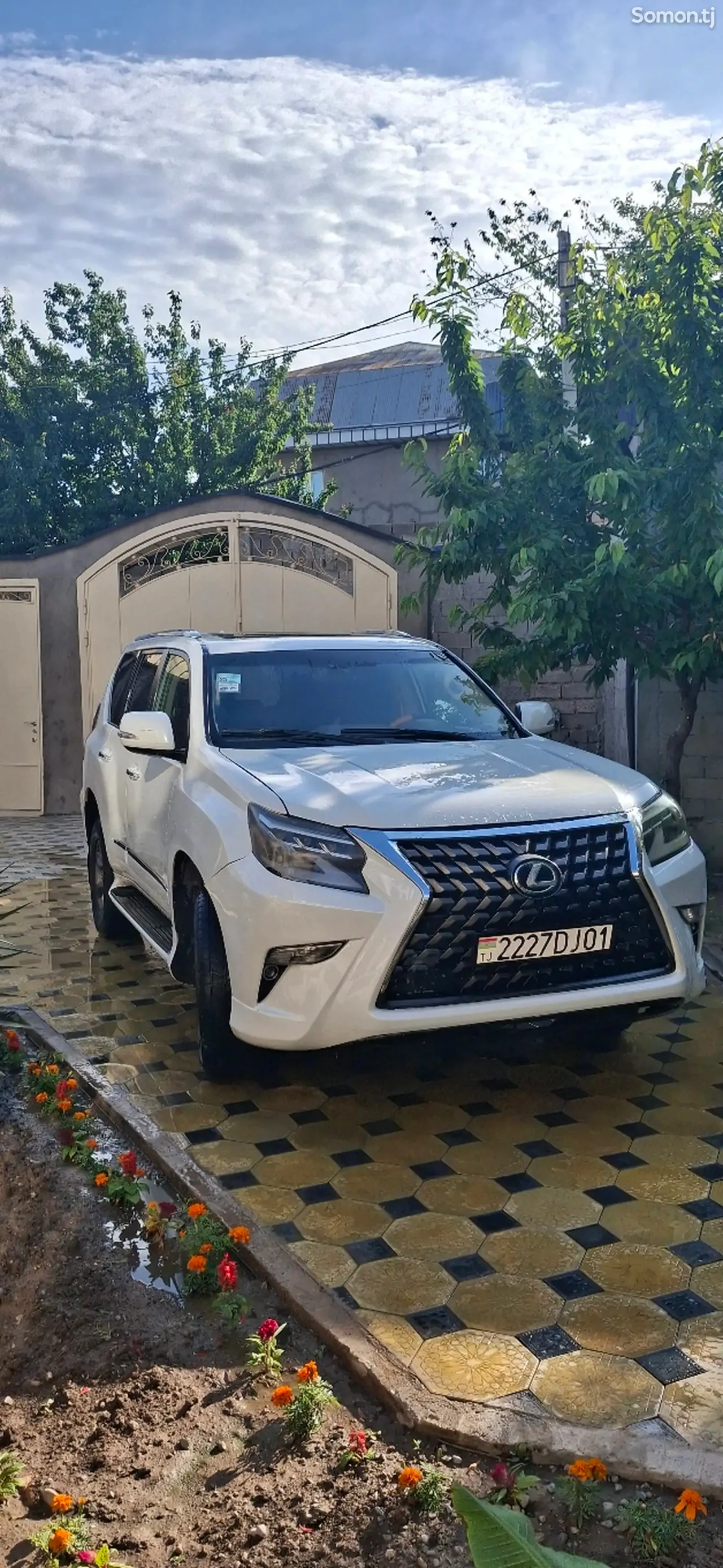Lexus GX series 2011 · 4.6 AT