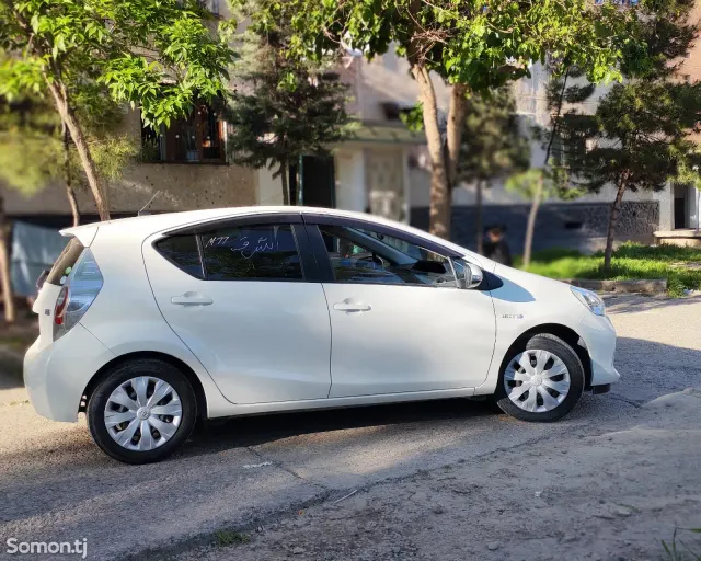Toyota Aqua 2014 · 1.5 AT