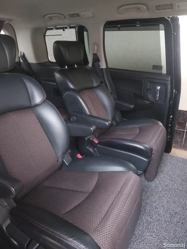 Nissan Elgrand 2014 · 2.5 AT
