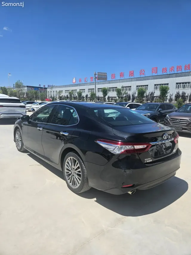 Toyota Camry 2018 · 2.5 AT