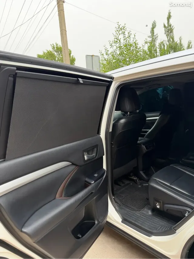 Toyota Highlander 2016 · 3.5 AT