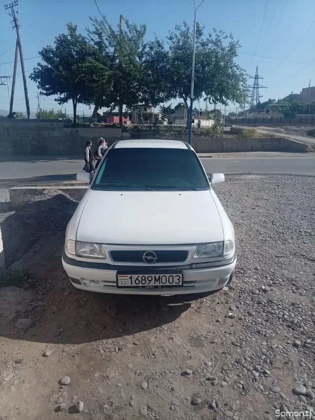Opel Astra F 1993 · 1.6 MT