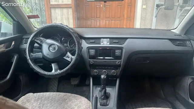 Skoda Octavia 2015 · 1.6 AT