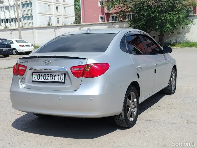 Hyundai Avante 2010 · 1.6 AT