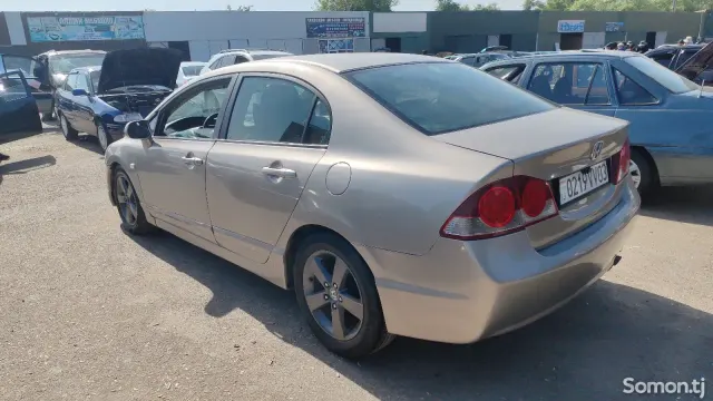 Honda Civic 2006 · 1.8 AT