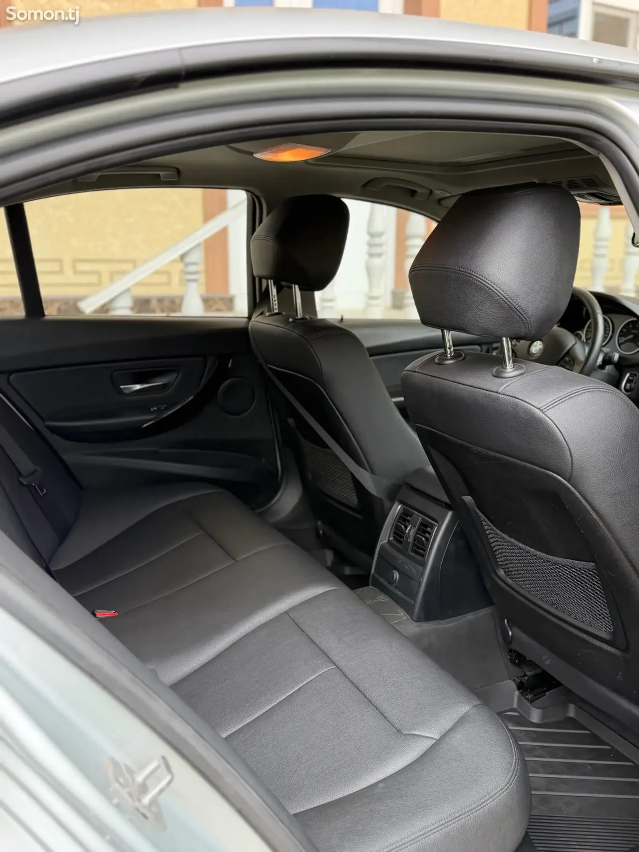 BMW 3 series 2015 · 2.0 AT