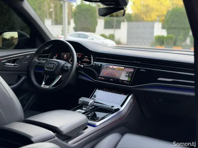 Audi Q8 2024 · 4.0 AT