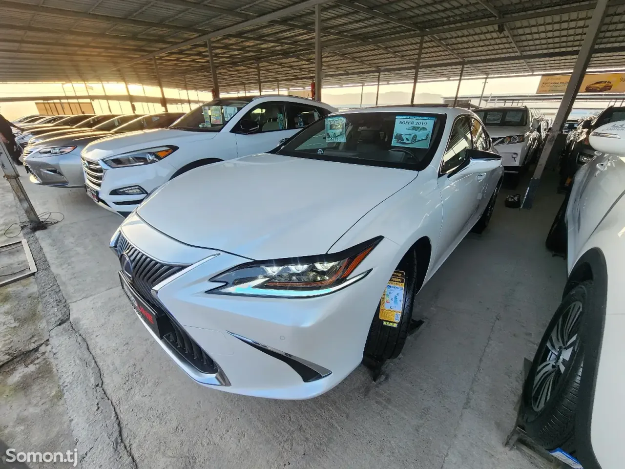 Lexus ES series 2019 · 3.0 AT