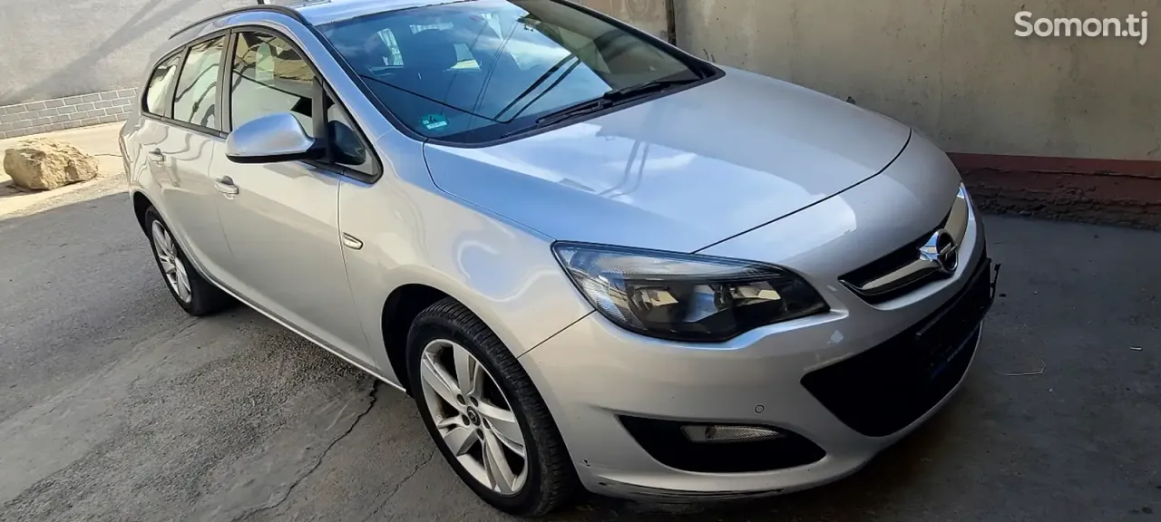 Opel Astra J 2015 · 1.4 AT