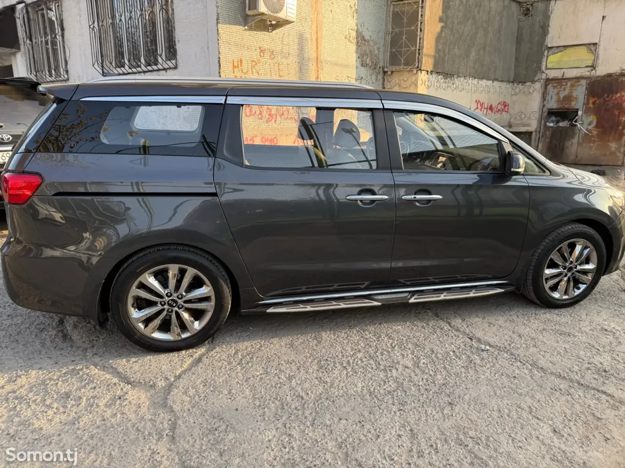 Kia Carnival 2016 · 2.2 AT