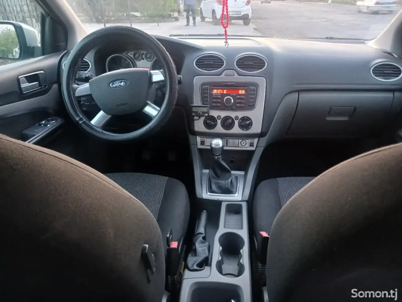 Ford Focus 2010 · 1.6 MT