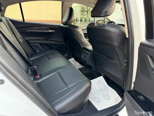 Toyota Camry 2025 · 2.0 AT