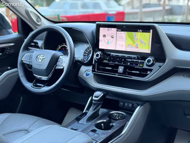 Toyota Highlander 2021 · 2.5 AT