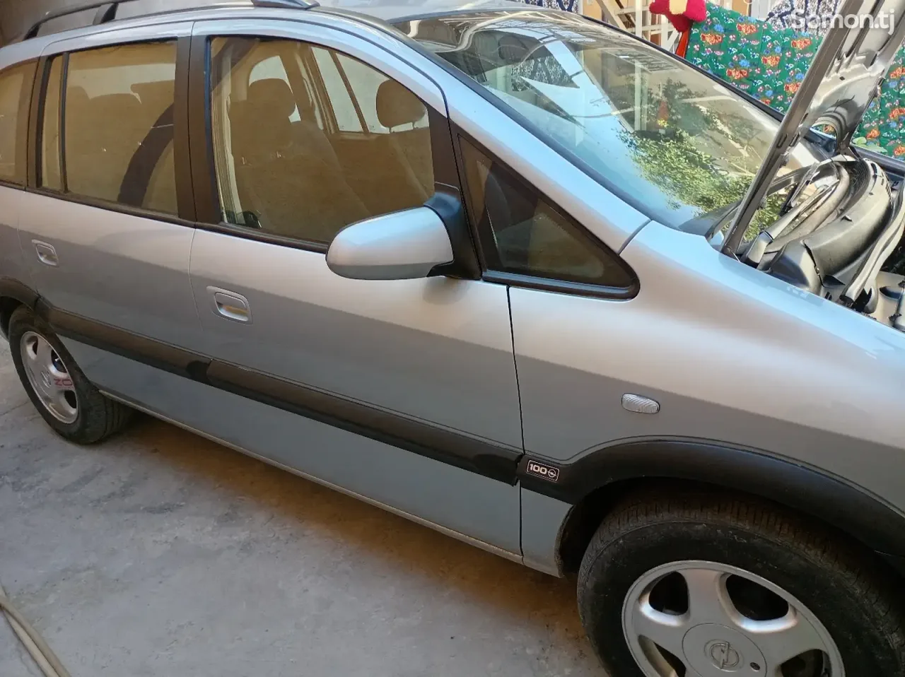 Opel Zafira 1999 · 1.8 MT
