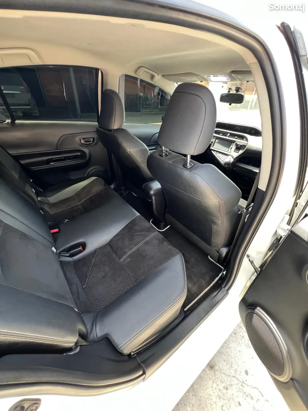 Toyota Aqua 2014 · 1.5 AT