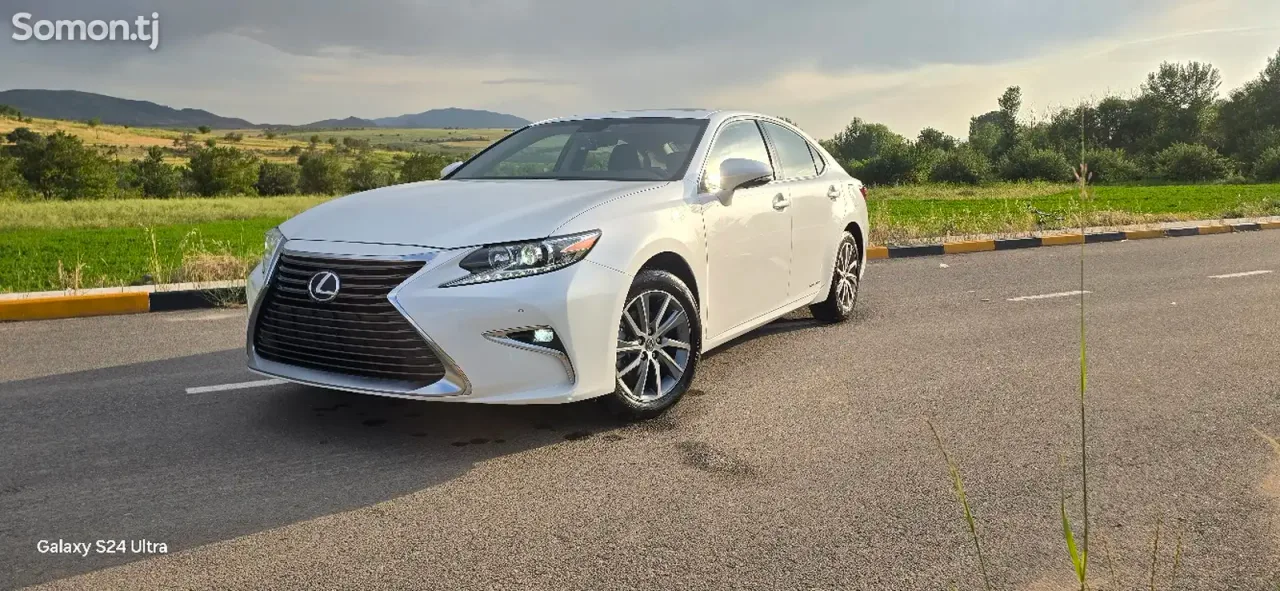 Lexus ES series 2016 · 2.5 AT