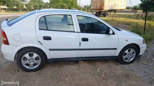 Opel Astra G 2000 · 1.6 MT