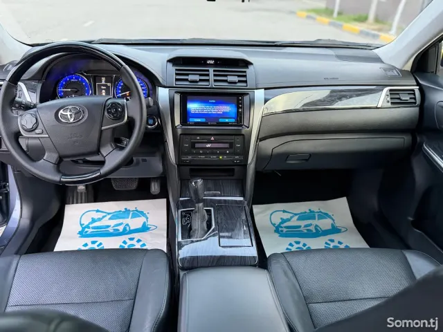 Toyota Camry 2015 · 2.0 AT
