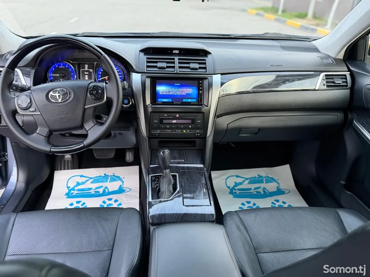 Toyota Camry 2015 · 2.0 AT