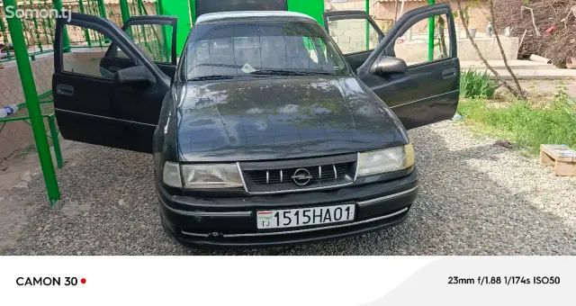 Opel Vectra A 1994 · 1.6 MT