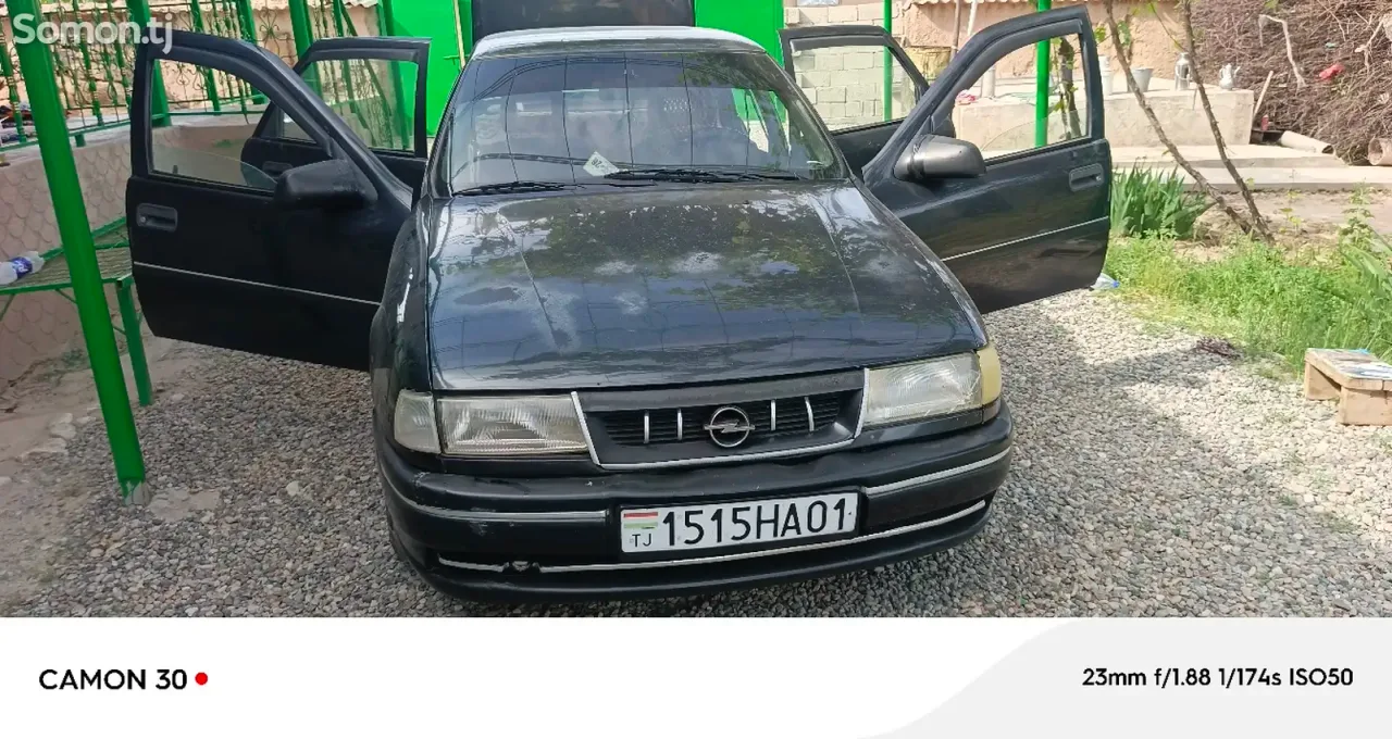 Opel Vectra A 1994 · 1.6 MT