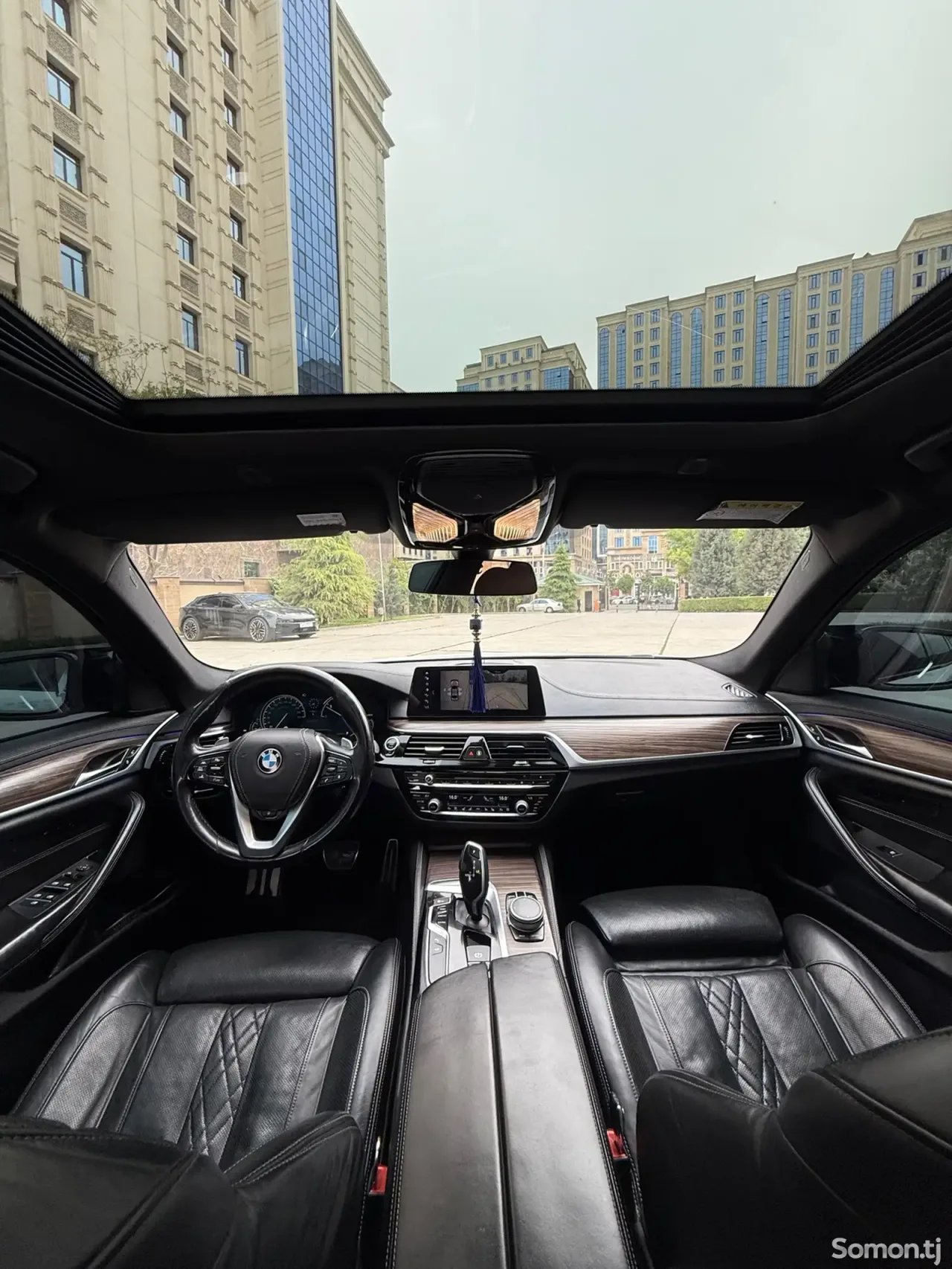 BMW 5 series 2017 · AT
