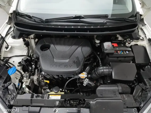 Hyundai Elantra 2015 · AT