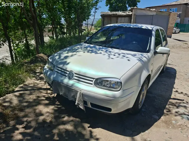 Volkswagen Golf 1999 · 1.6 MT