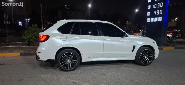 BMW X5 2015 · 3.5 AT