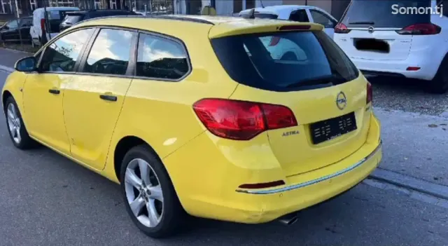 Opel Astra J 2015 · 1.4 AT