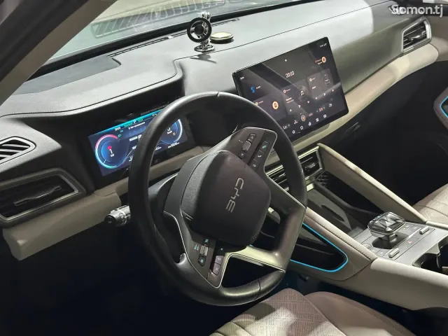 BYD Yuan Up 2025 · AT