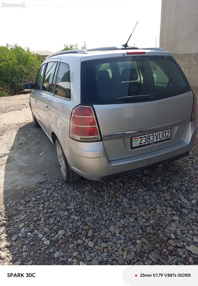 Opel Zafira 2007 · 1.9 MT