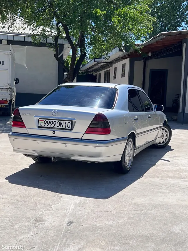 Mercedes-Benz C class 2000 · 2.4 AT