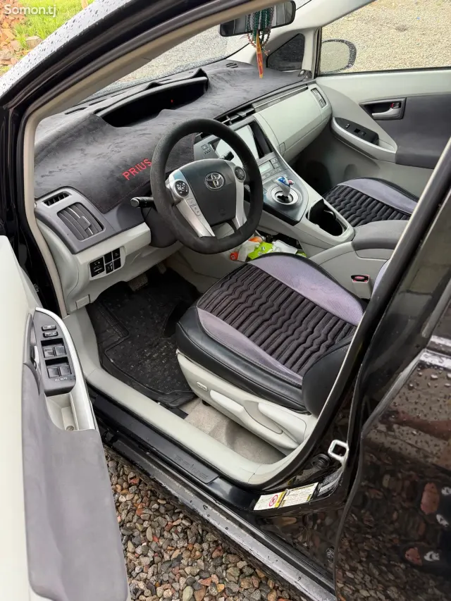 Toyota Prius 2010 · 1.8 AT