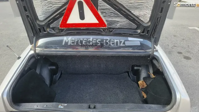 Mercedes-Benz W201 1991 · 2.3 MT