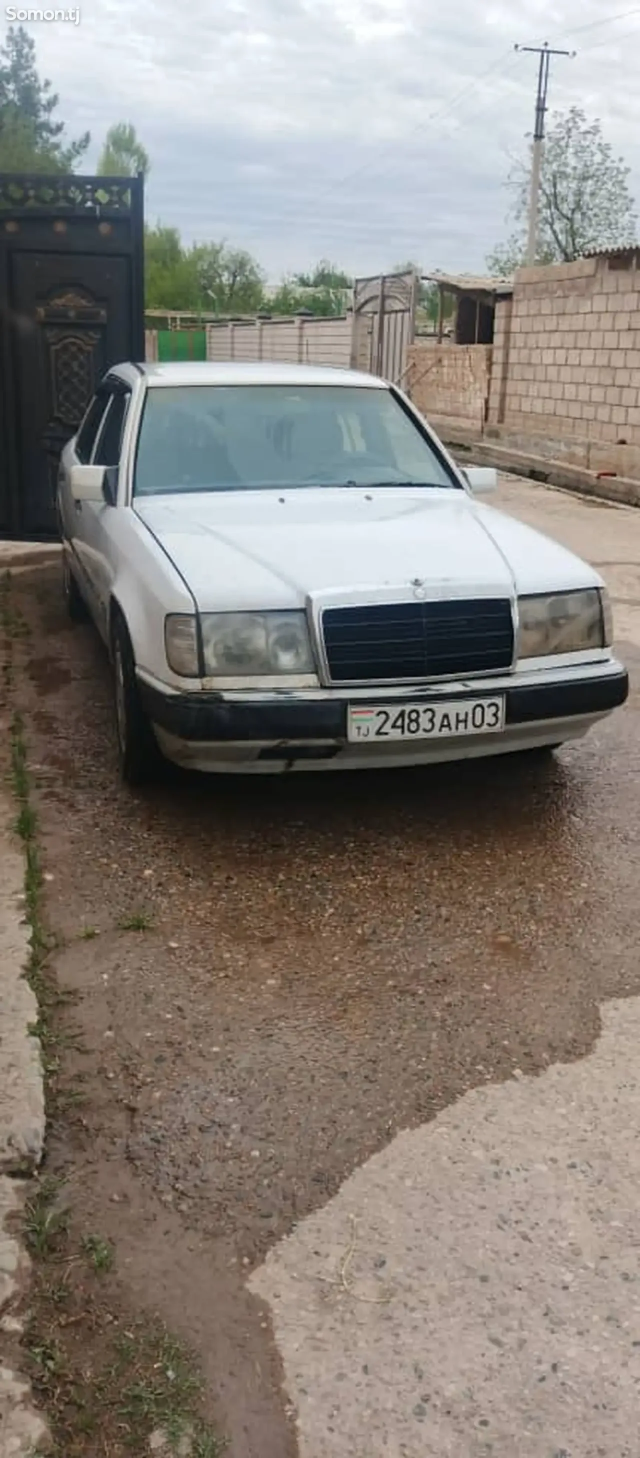 Mercedes-Benz W124 1990 · 1.9 MT