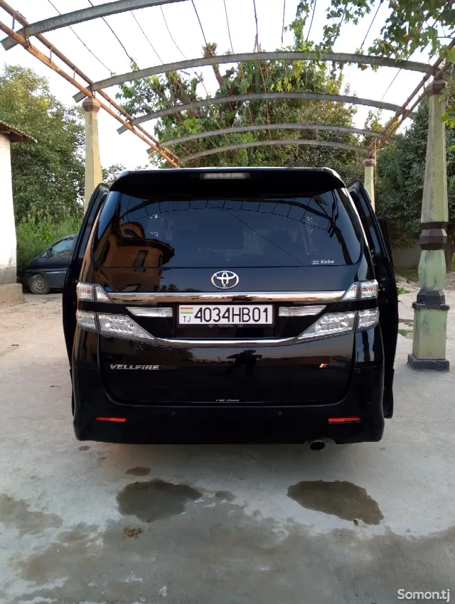 Toyota Alphard 2014 · 2.4 AT