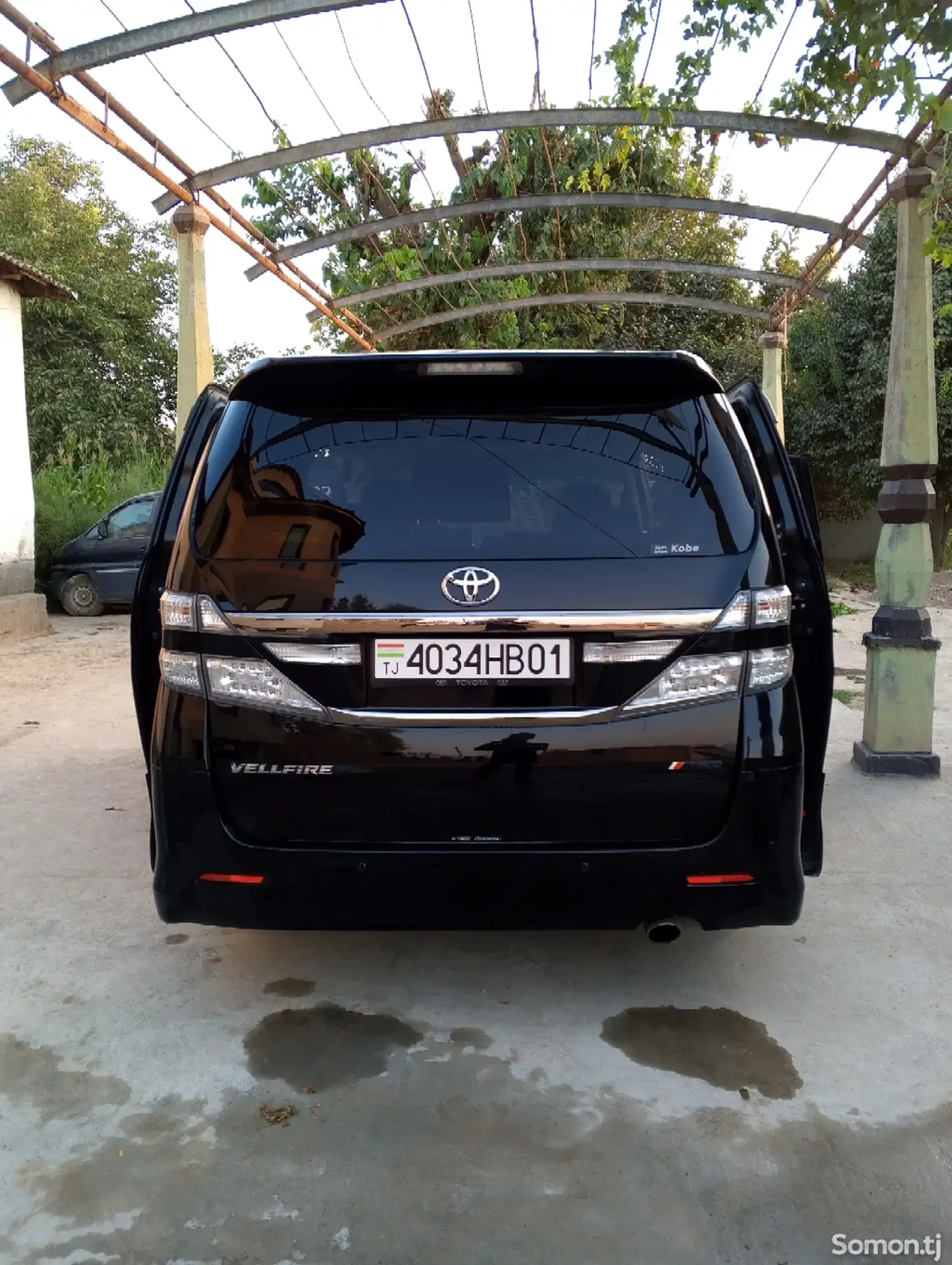 Toyota Alphard 2014 · 2.4 AT