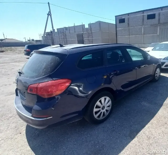 Opel Astra J 2014 · 1.6 AT