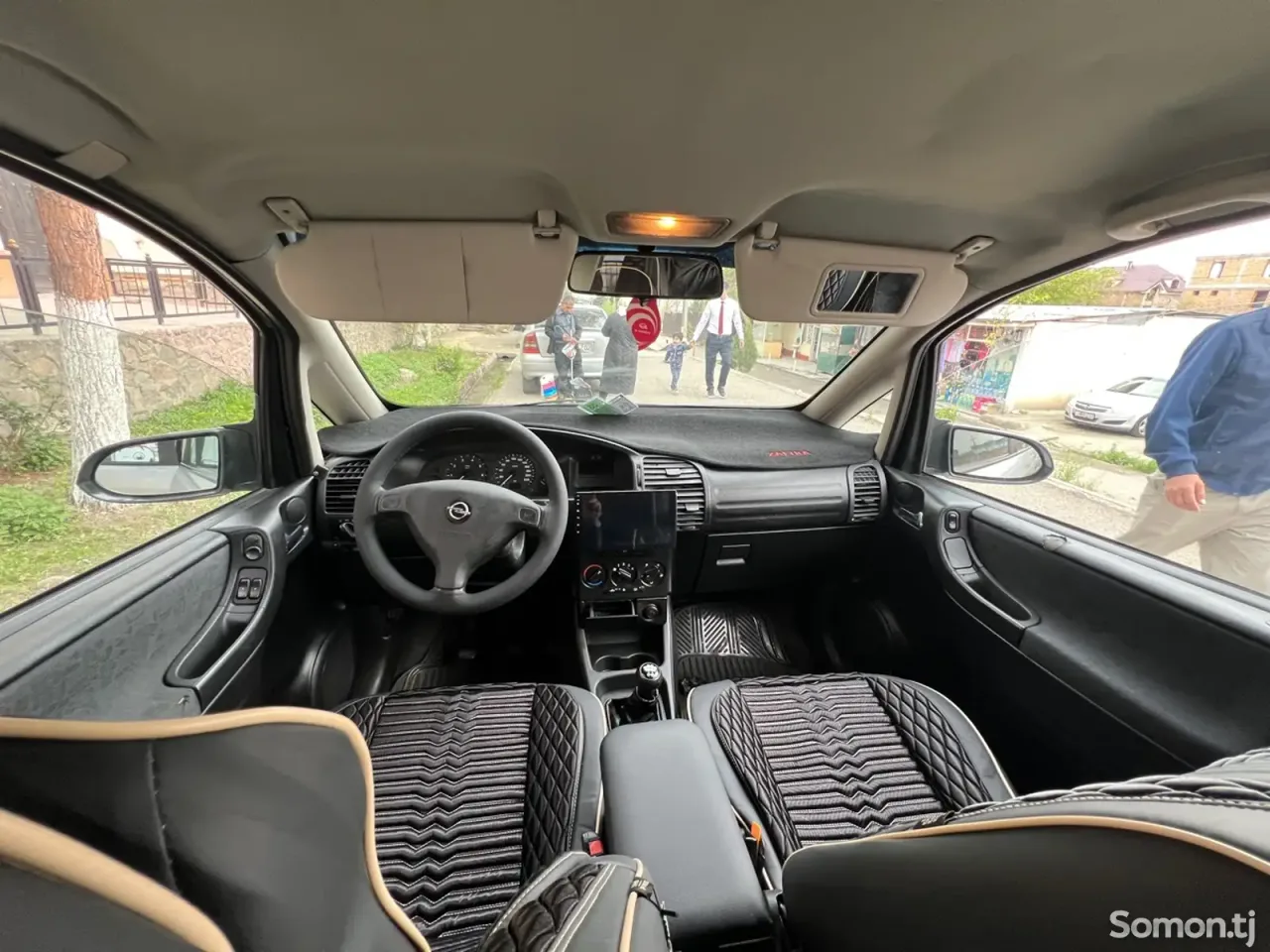 Opel Zafira 2002 · 1.7 MT