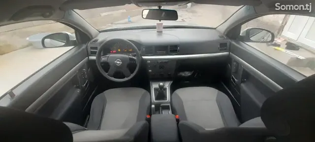 Opel Vectra C 2004 · 2.0 MT