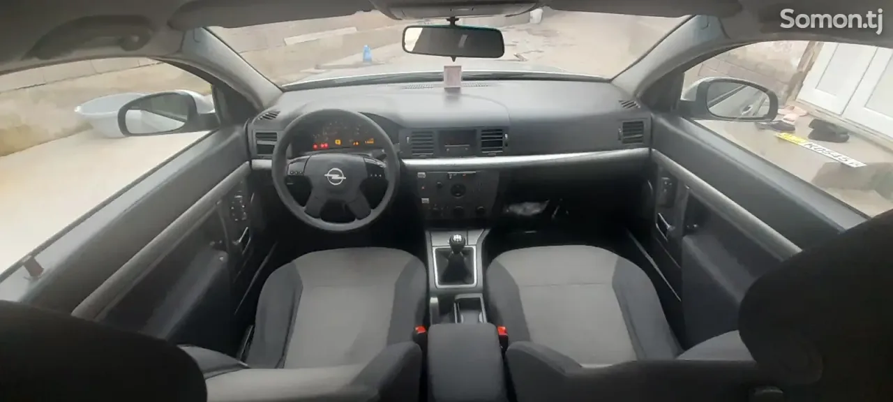 Opel Vectra C 2004 · 2.0 MT