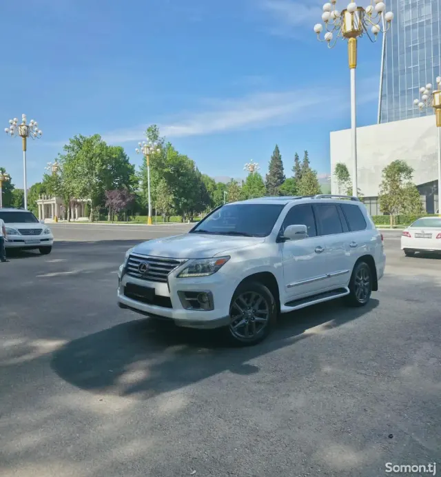 Lexus LX series 2013 · 5.7 AT
