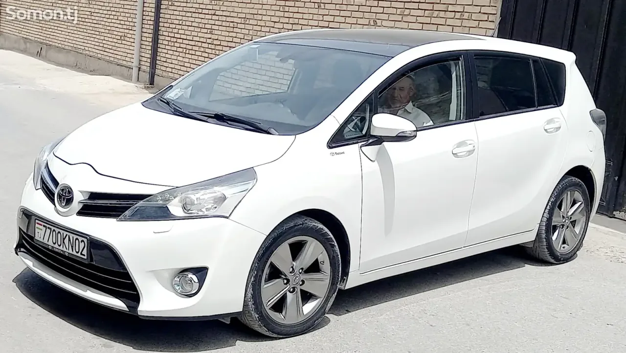 Toyota Verso 2015 · 1.6 MT