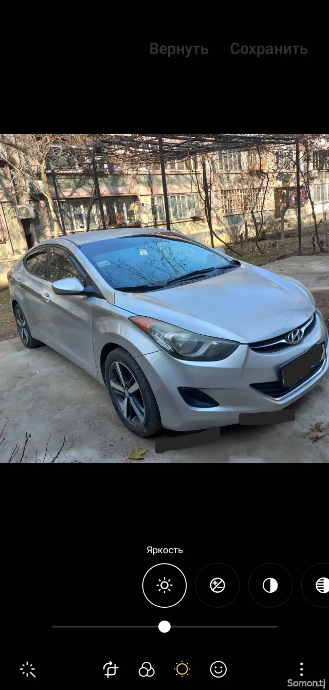 Hyundai Elantra 2012 · 1.8 MT