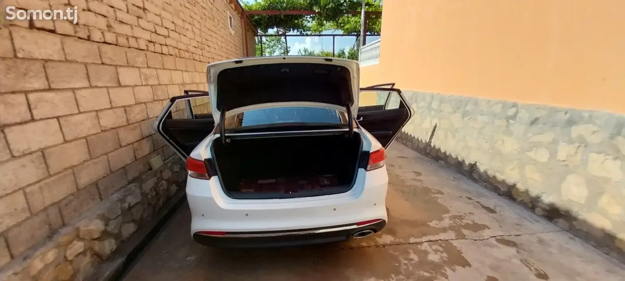 Kia K5 2015 · 2.0 AT