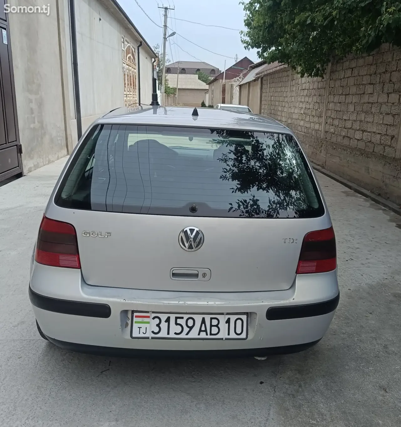 Volkswagen Golf 2002 · 1.6 MT