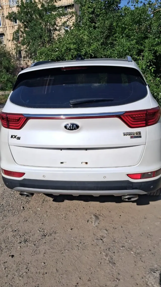 Kia K5 2016 · 1.6 AT