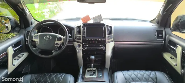 Toyota Land Cruiser 2013 · 4.5 AT